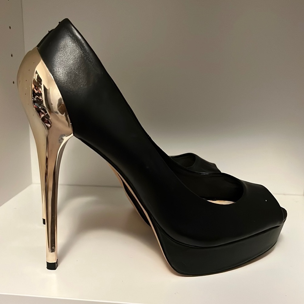 Aldo shoes size 9 . Black with golden heels - Picture 1 of 4